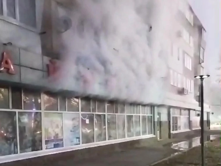 В Уральске в магазине «Жайык» произошёл пожар | Мой Город В Уральске в магазине «Жайык» произошёл пожар