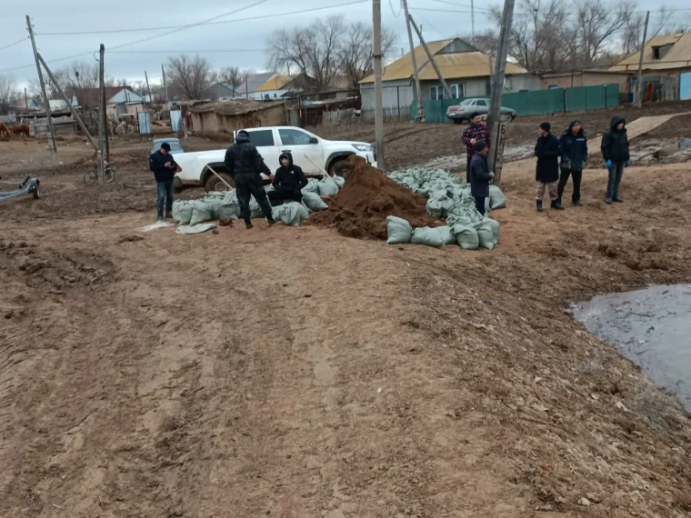 В Уральске топит пригородные села и дачи