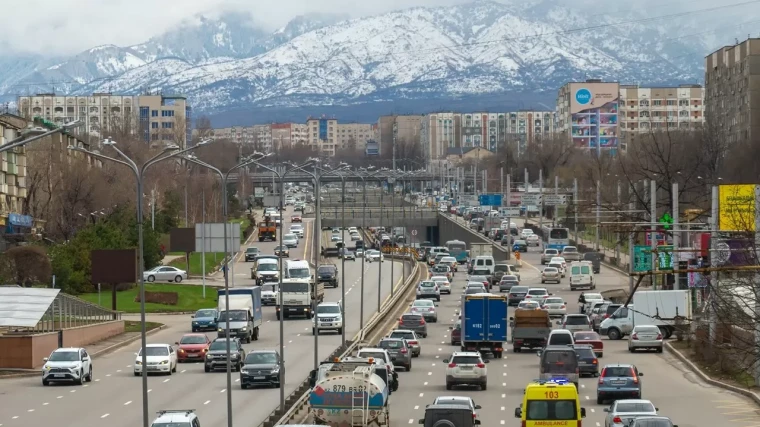 Локализация и спрос: Jetour и JAC закрепляют лидерство в среднем сегменте