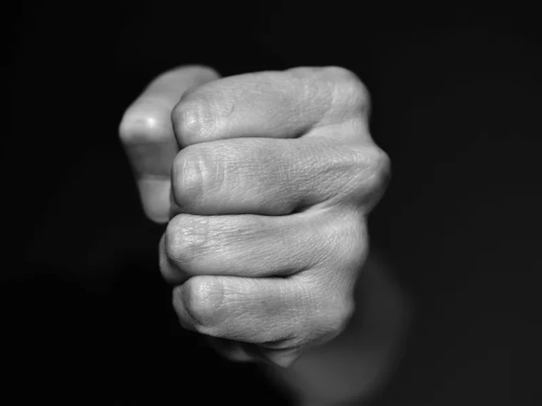 Известного блогера ударили в фитнес-клубе Алматы | Мой Город Известного блогера ударили в фитнес-клубе Алматы