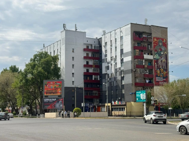 Ремонт фасадов многоэтажек в Уральске: как выглядят общежития после обновления | Мой Город Ремонт фасадов многоэтажек в Уральске: как выглядят общежития после обновления