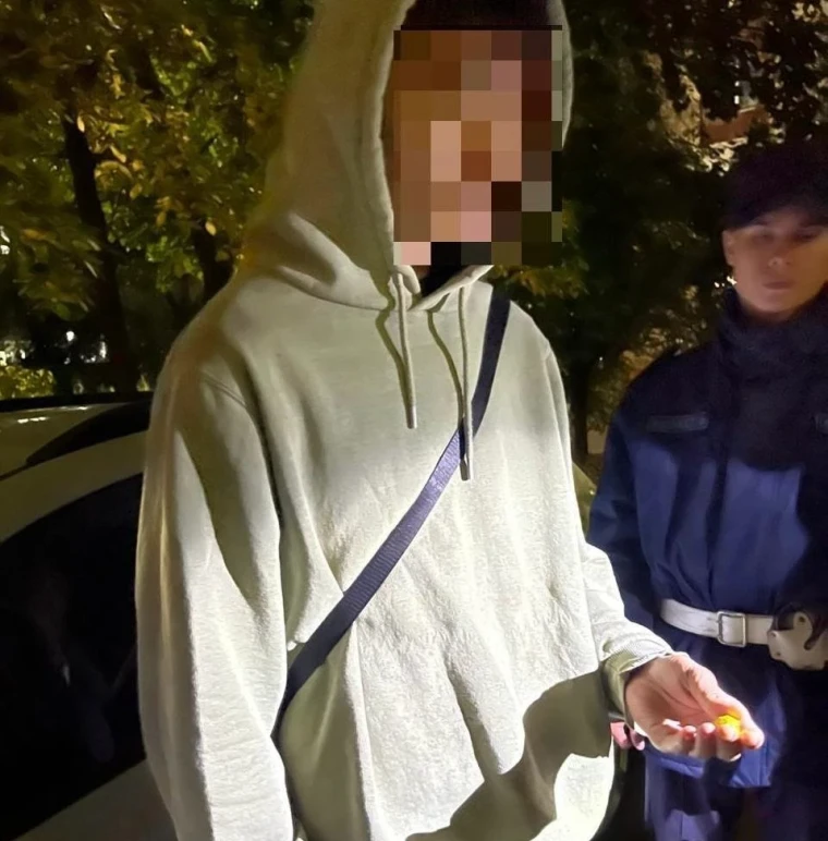 Оралда сарбаздар есірткі жасырмақ болған адамның жолын кесті | Мой Город Оралда сарбаздар есірткі жасырмақ болған адамның жолын кесті