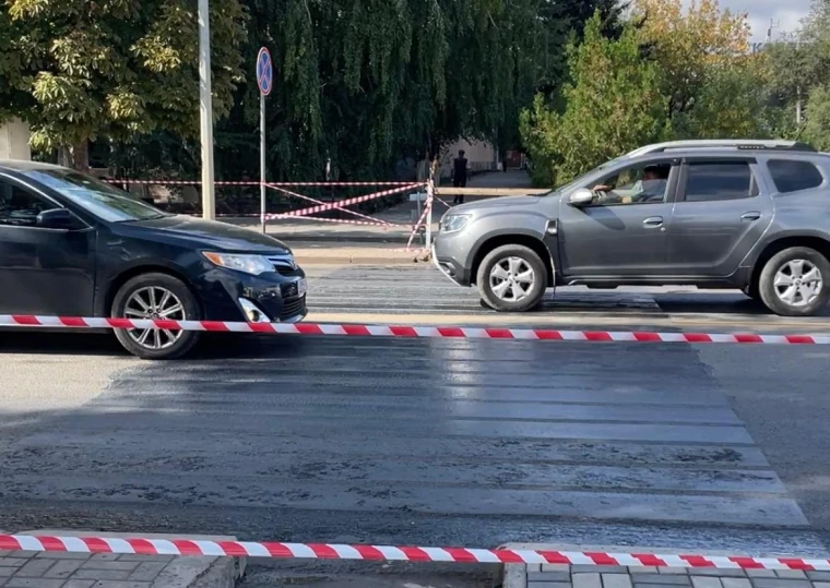 В Уральске убрали «зебру»: пешеходы лишились удобного перехода | Мой Город В Уральске убрали «зебру»: пешеходы лишились удобного перехода