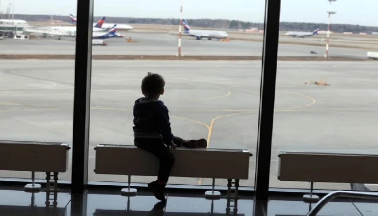 Как 10-летний мальчик остался один в чужой стране: Air Astana объяснила причины