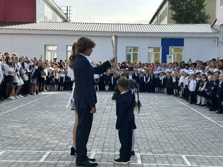 Школьная жизнь началась для первоклашек Уральска 📷 | Мой Город Школьная жизнь началась для первоклашек Уральска