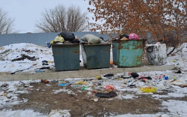 Жители села в ЗКО отказываются платить за невывезенный мусор