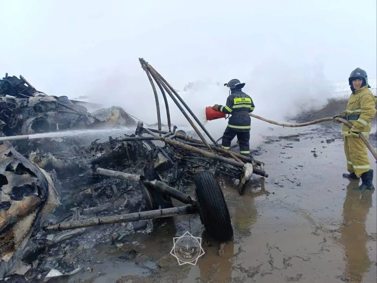 Близ Актобе упал вертолет. Один человек погиб, двое ранены