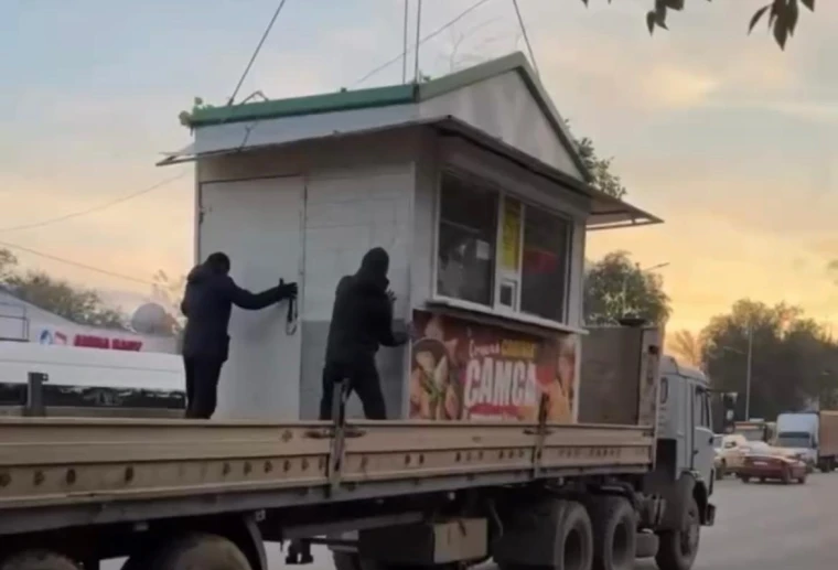В Уральске незаконно установили более полусотни торговых киосков