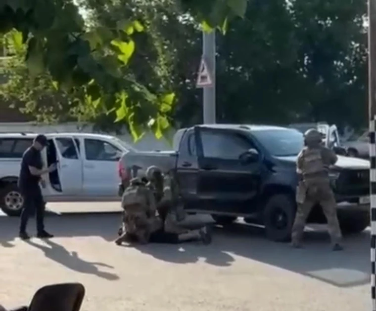 Столичные спецслужбы провели задержание в Уральске | Мой Город Столичные спецслужбы провели задержание в Уральске