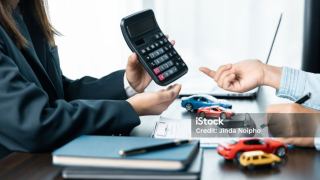 Почему казахстанцы массово отказываются от автокредитов, объяснили эксперты