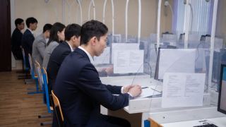Каждый третий завалил? Сколько казахстанцев не смогли набрать пороговый балл на ЕНТ
