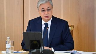 «Развитие требует новых подходов»: Токаев переговорил с акимами Атырауской и Мангистауской областей