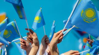 28 человек носят имя Казахстан