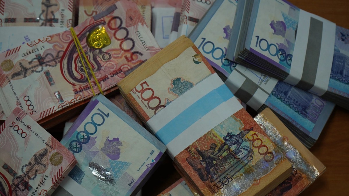 Заработали 221 млн тенге и попали под арест: АФМ раскрыло схему конспирации с вейпами