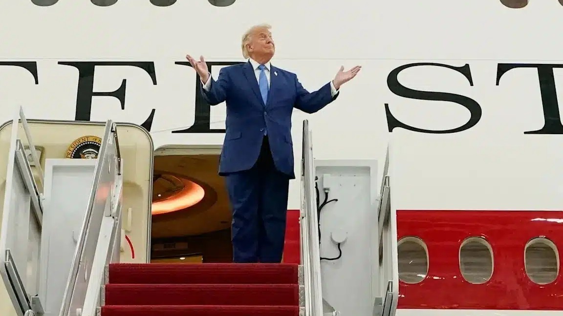 Трамп представил свой новый роскошный самолет стоимостью 400 млн долларов