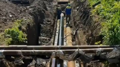 В Уральске заменили трубы без отключения горячей воды