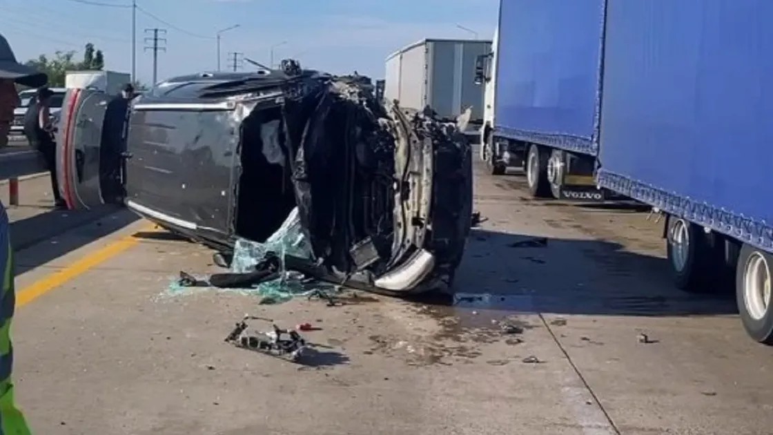 Три человека погибли в жуткой аварии на трассе Алматы - Хоргос