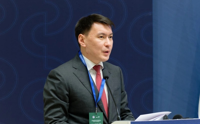 Марат Омаров заявил, что не имеет отношения к заводу своей матери