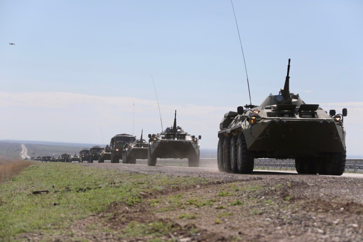 Ограничения движения и колонны военной техники на дорогах: Минобороны обратилось к казахстанцам