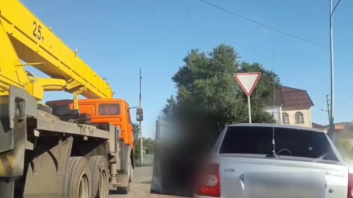 В Уральске двое парней угнали «Приору», но покататься не успели