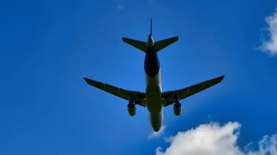 Самолет могут развернуть из-за одной вещи в вашем чемодане