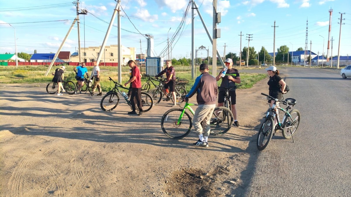 Крути педали вместе с нами: как супруги из Уральска объединили десятки горожан в «Велосемью»