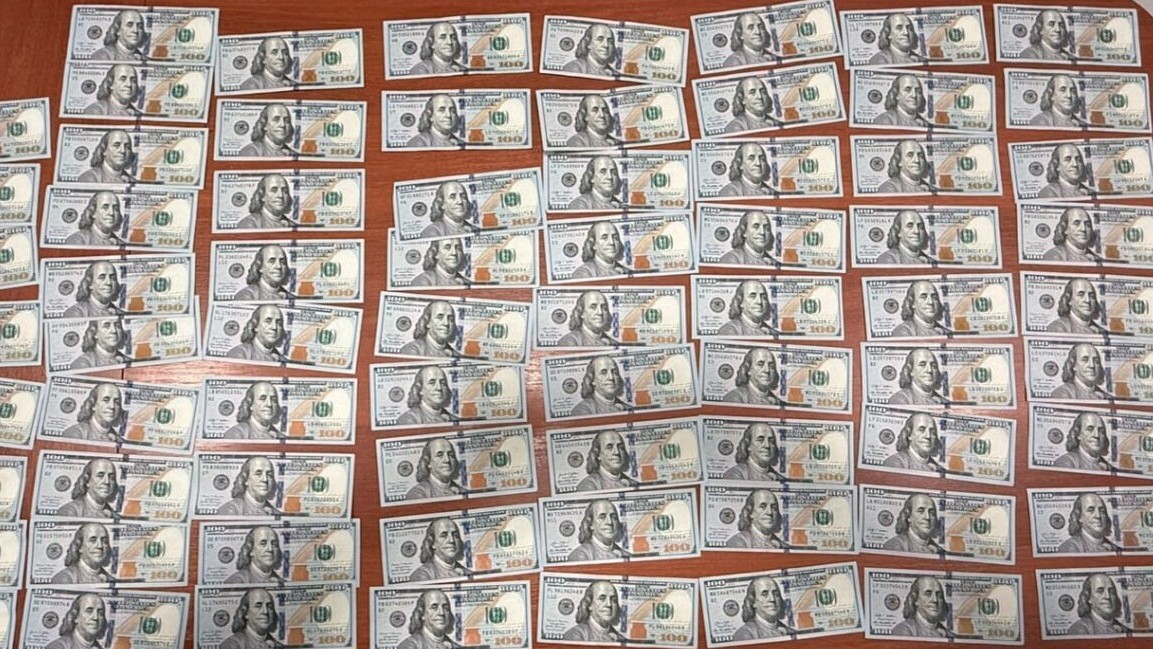 350 тысяч долларов пытался вывезти иностранец через границу Казахстана