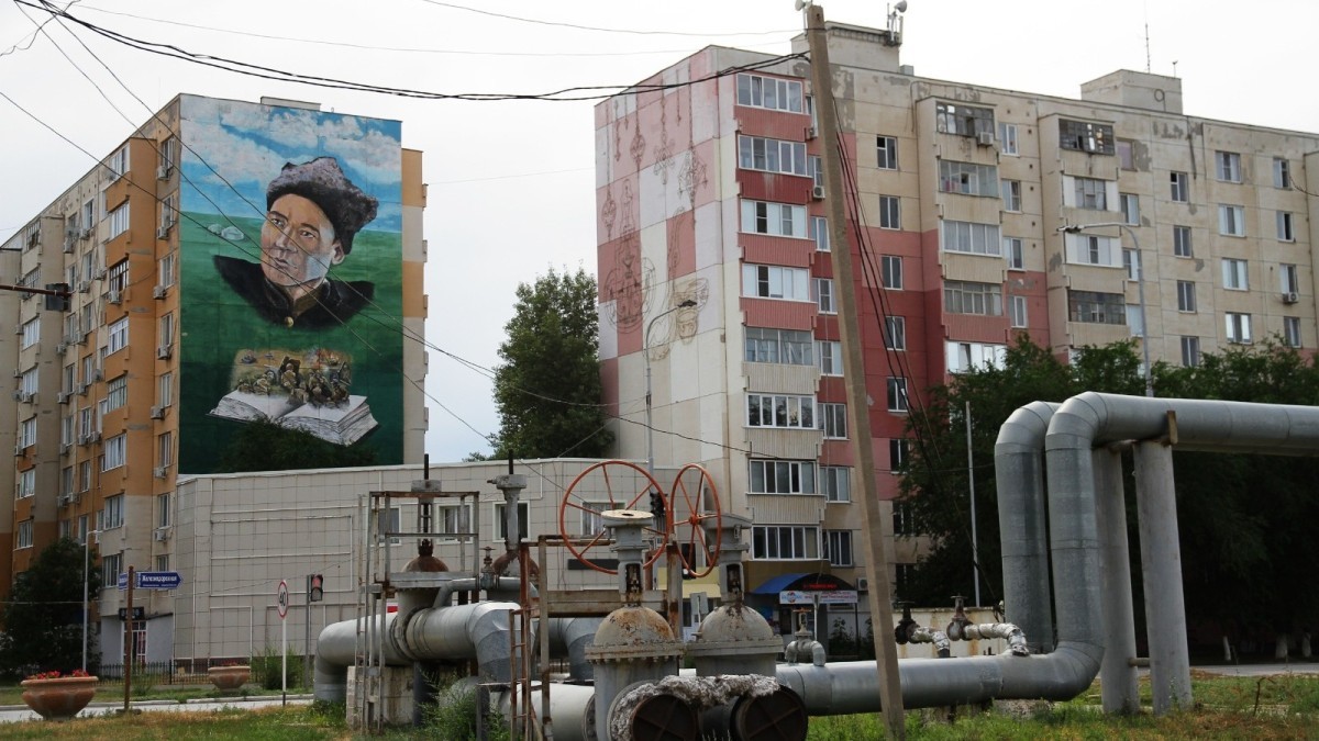 «Кезекте жоқсыз»: Ақсайлық тұрғын баспана дауына байланысты сотқа жүгінді
