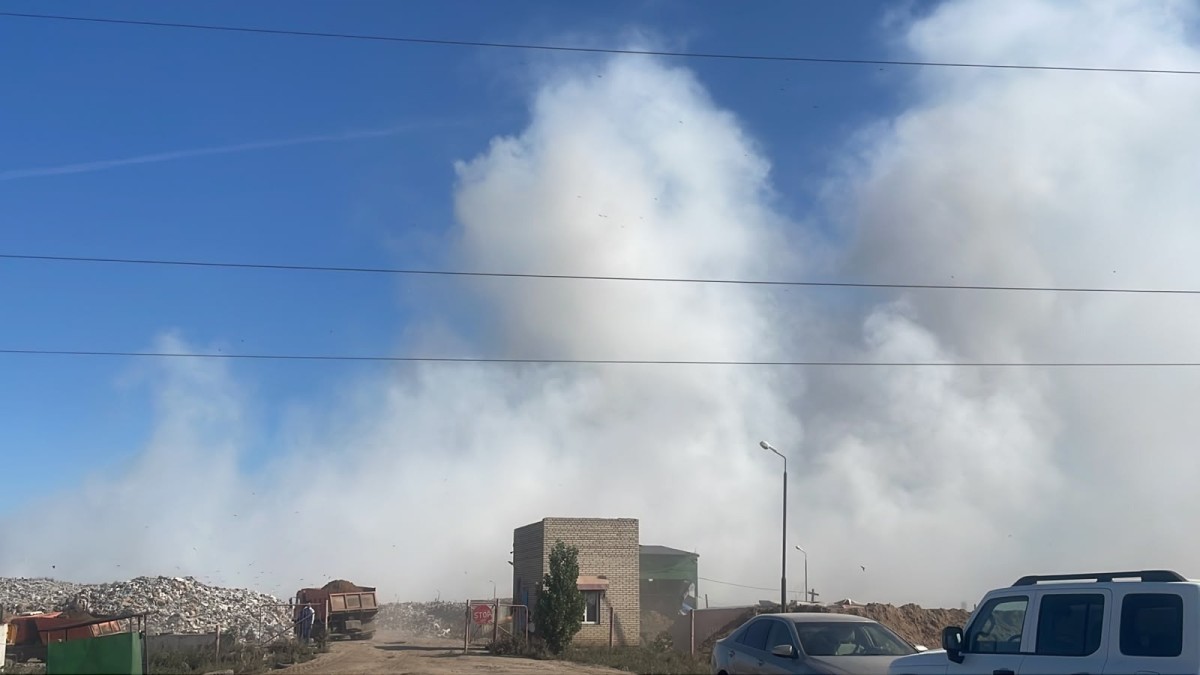 Уральск заволокло едким дымом: на дорогах снизилась видимость