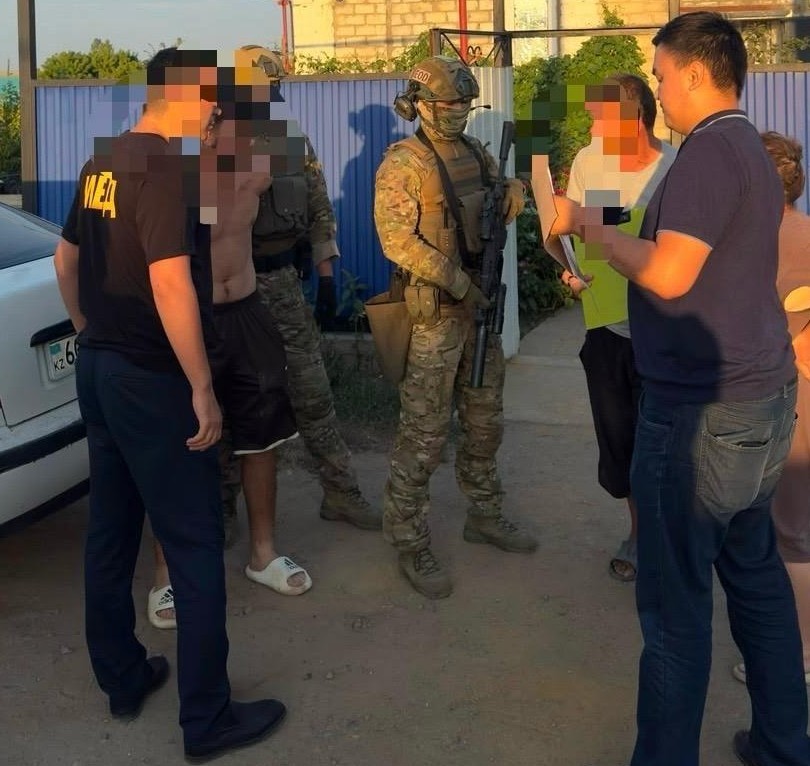 Травматический пистолет и миллионы: в Актобе задержали вымогателей
