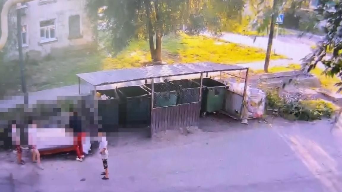 Сколько стоят разбитые скамейки и выброшенный мусор для уральцев