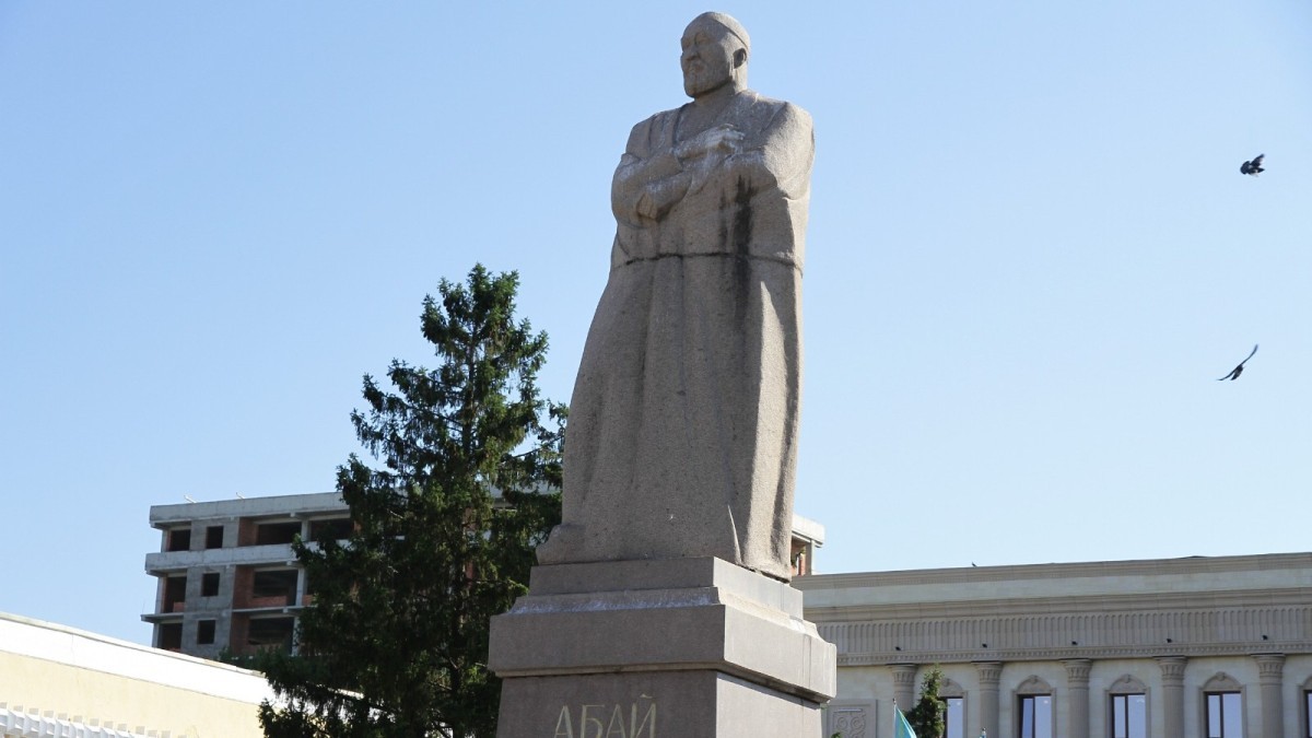 Президент поздравил казахстанцев с Днем Абая и напомнил о предстоящих выборах