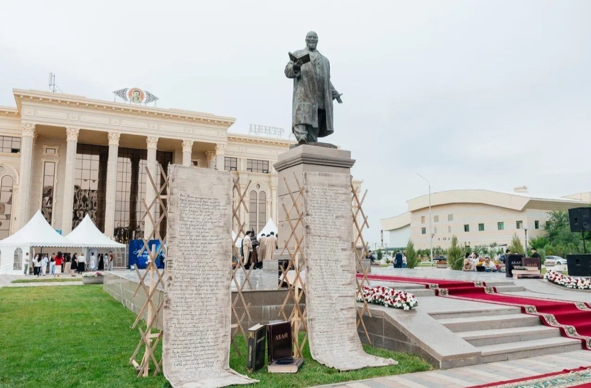 Атырауда Абай мұрасы ұлықталған әдеби-сазды кеш өтті