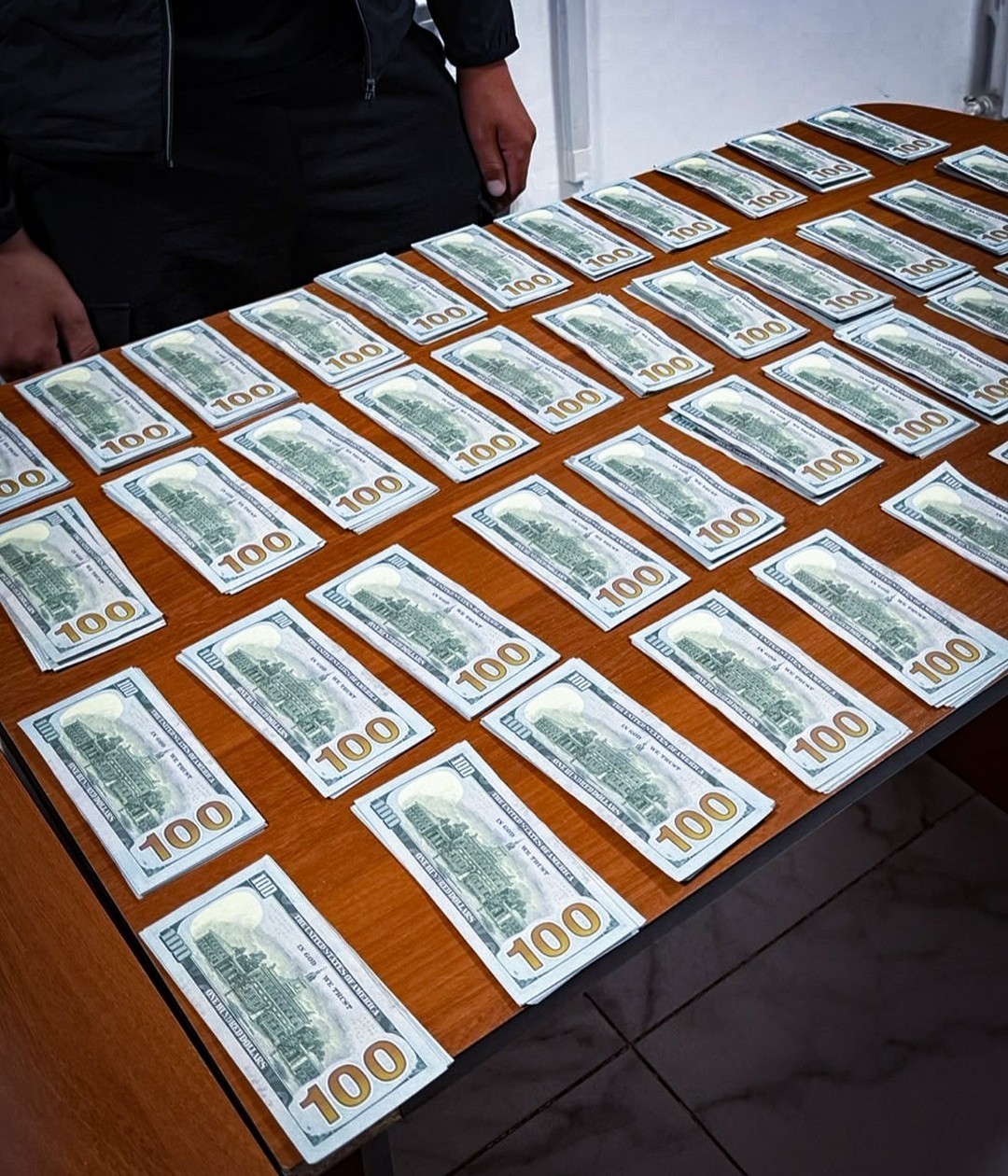 Долларды киіміне жасырған: Он күнде шекарадан 645 миллион теңге тәркіленді