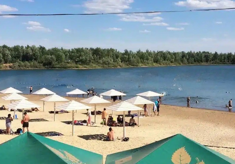 Пляж в центральном парке Уральска стал непригодным для купания