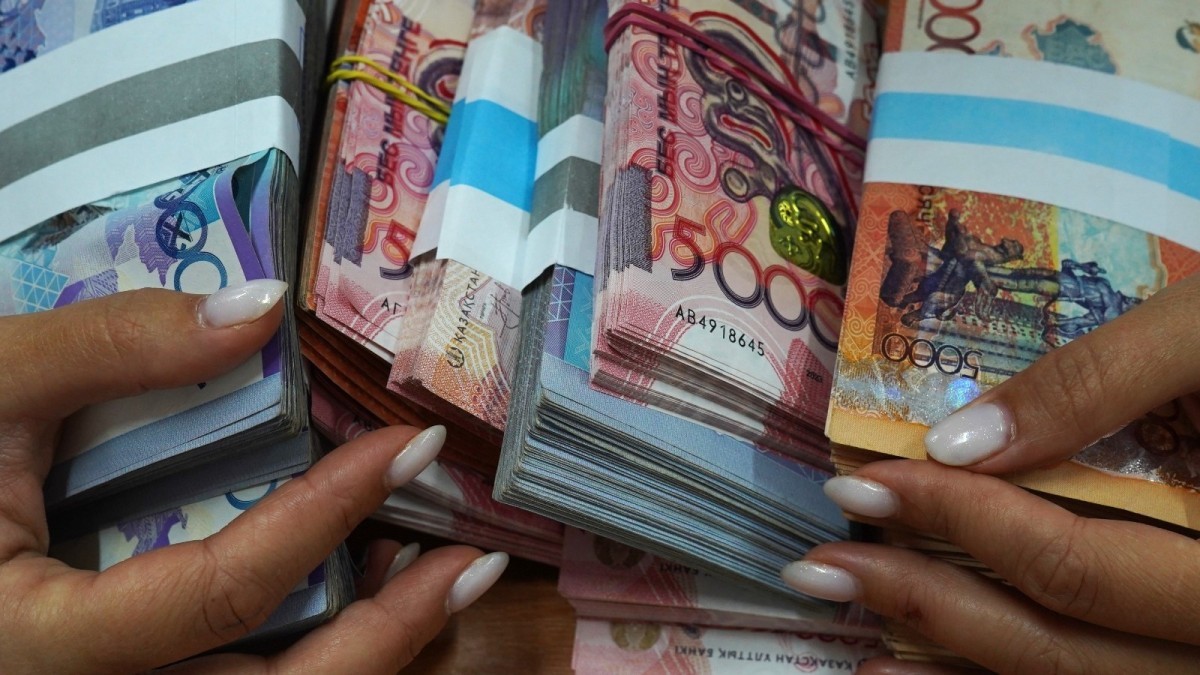 Жители ЗКО держат на депозитах 1,2 триллиона тенге