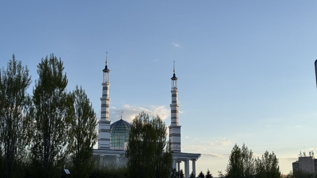 Дождь с грозой ожидаются на западе Казахстана 15 августа