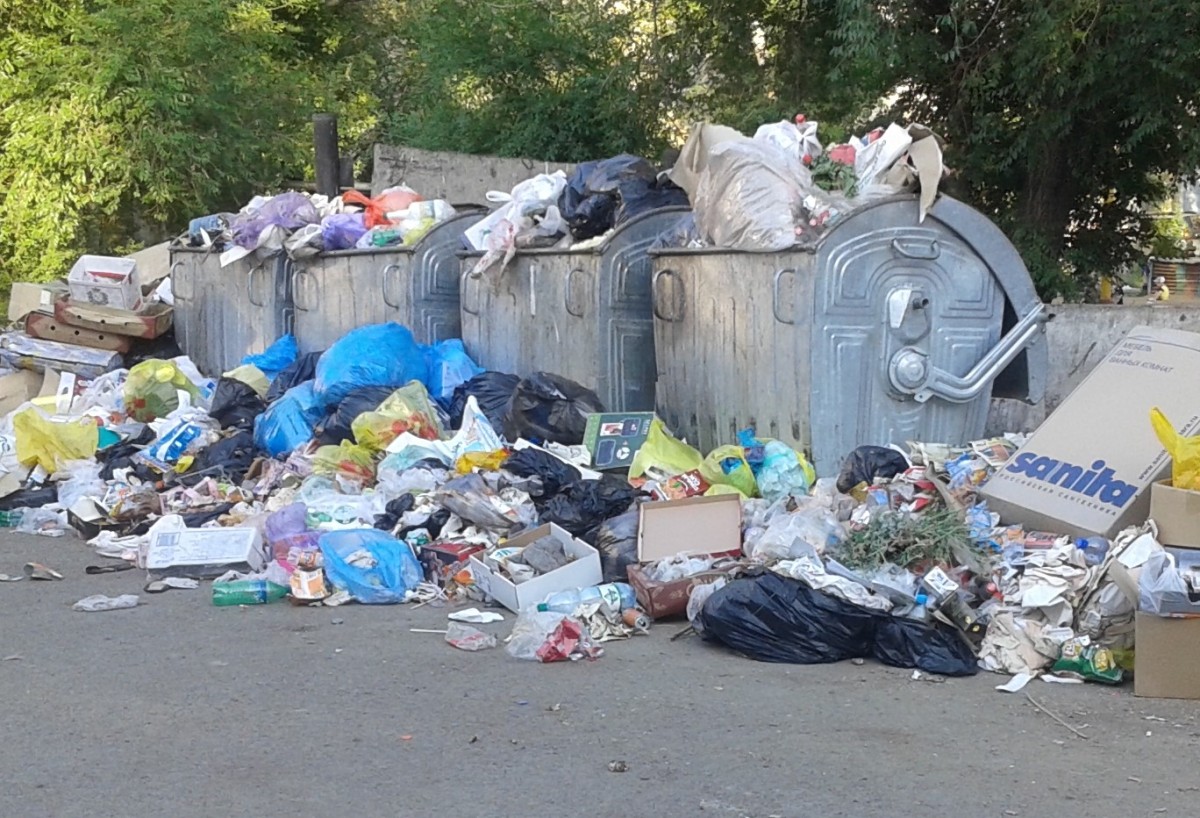 Более 800 льготников в ЗКО освободили от переплаты за вывоз мусора