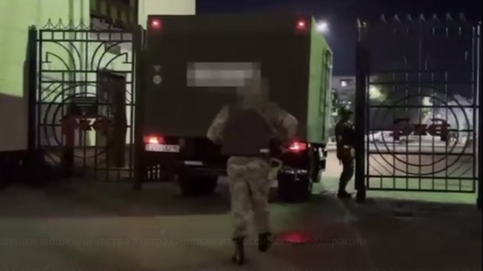 Обещал золото и подряды «КазАвтоЖола»: из России экстрадировали подозреваемого в крупном обмане