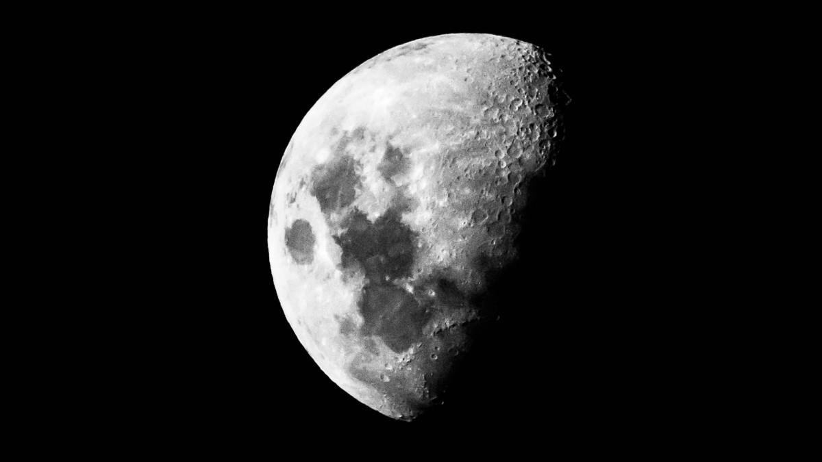Ракета SpaceX врезалась в Луну: в НАСА показали последствия