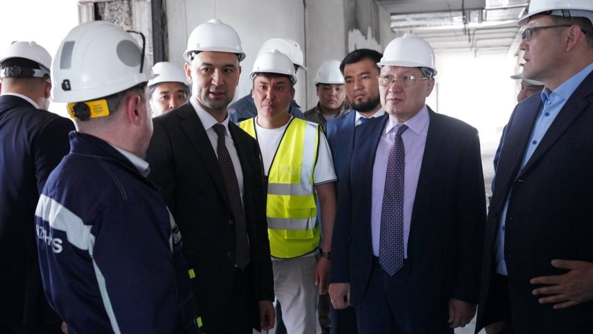 Руслан Өскенәлі проверил реализацию ключевых социальных проектов в Жезказгане