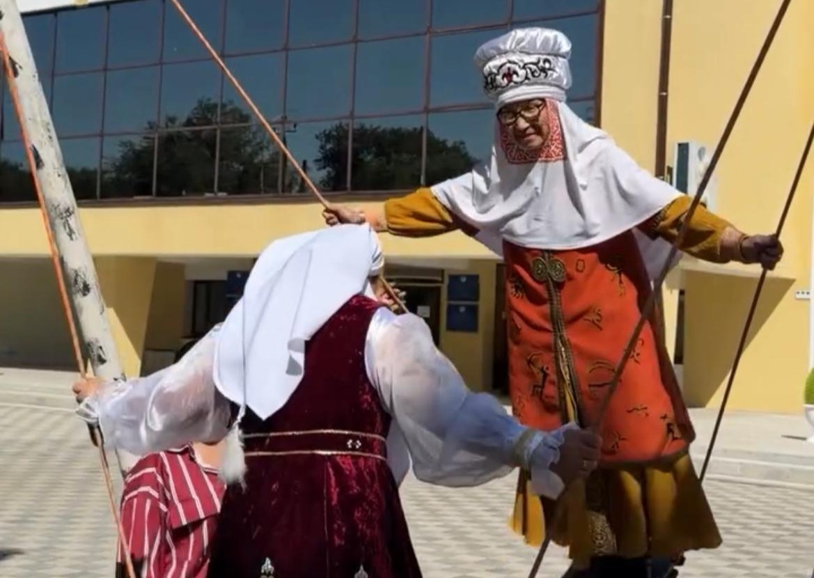 Бөрліде сайлау күні алтыбақан орнатты