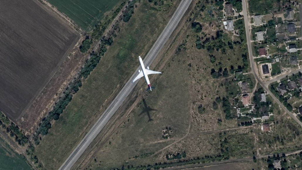 Неизвестный упавший самолет случайно обнаружили на Google Maps