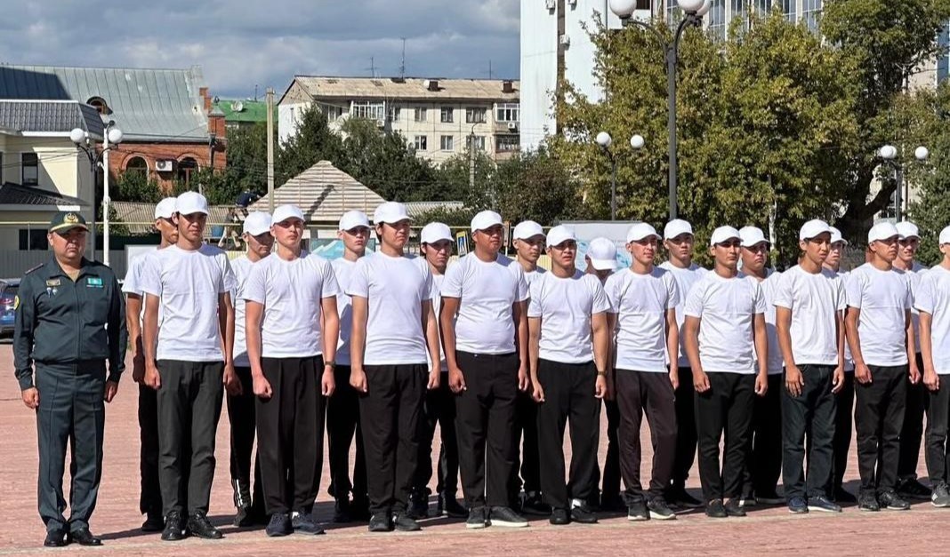 Оралда 20 бала әскерге аттанды