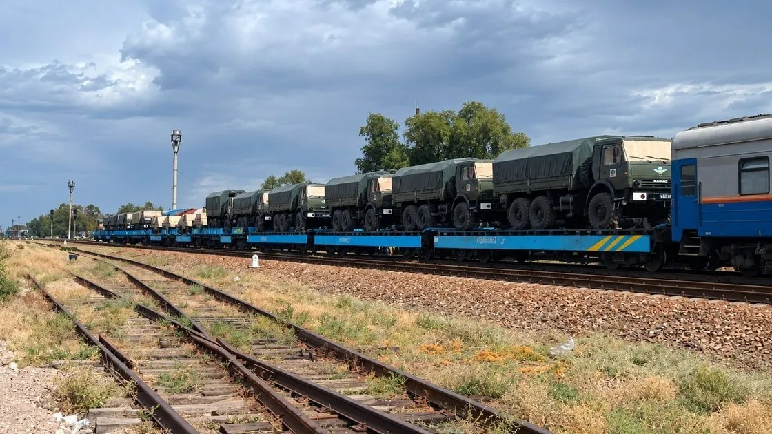 Военную технику из Казахстана направляют в Россию: названа причина