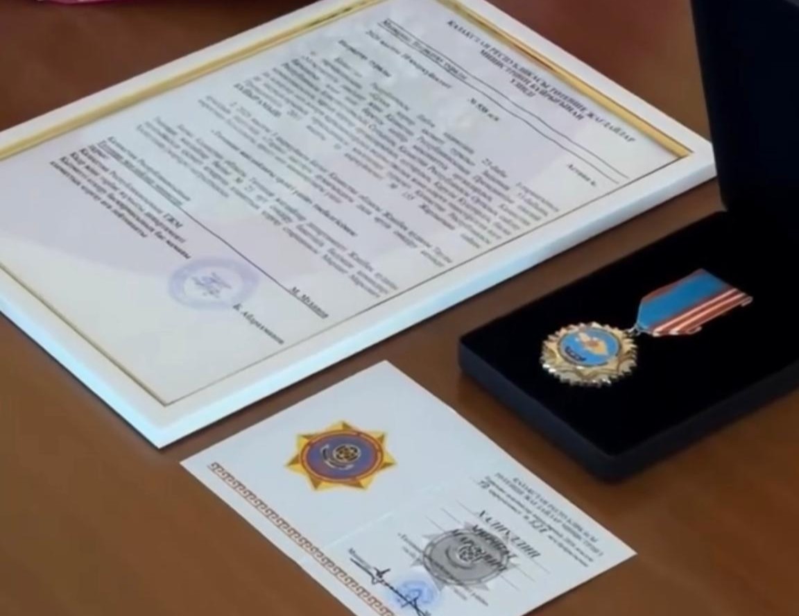 В Уральске посмертно наградили погибшего спасателя