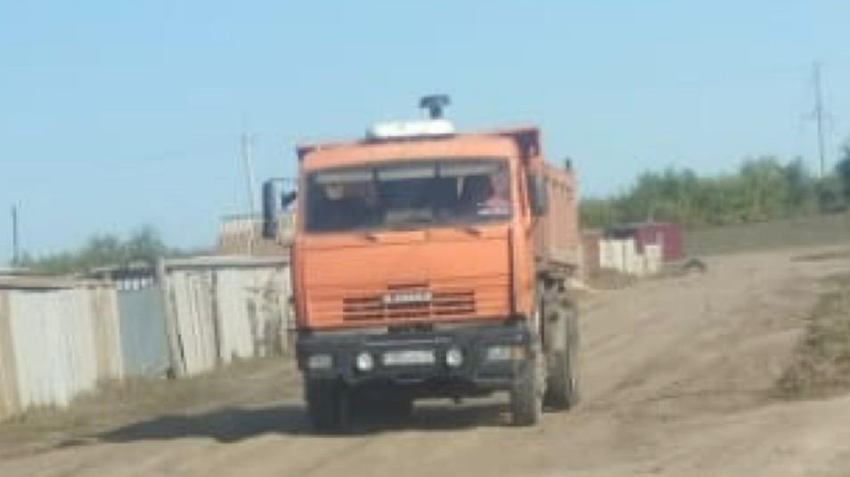 Жители села ЗКО жалуются на груженые самосвалы