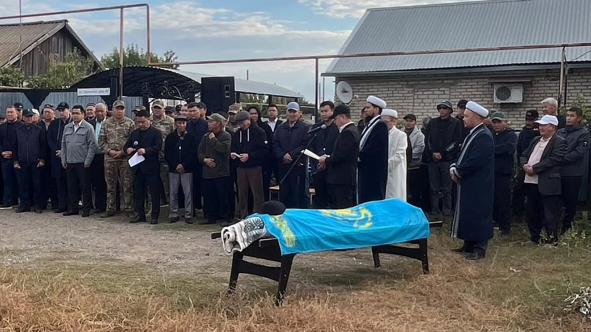 С ЗКО простились с погибшими на Каспии военнослужащими