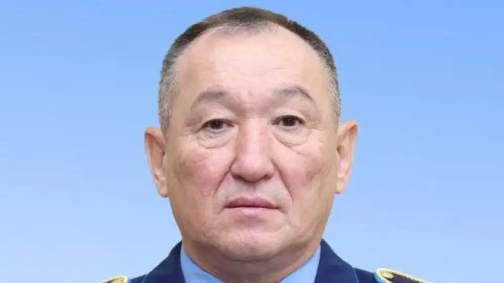 Президент освободил от должности министра обороны Даурена Косанова
