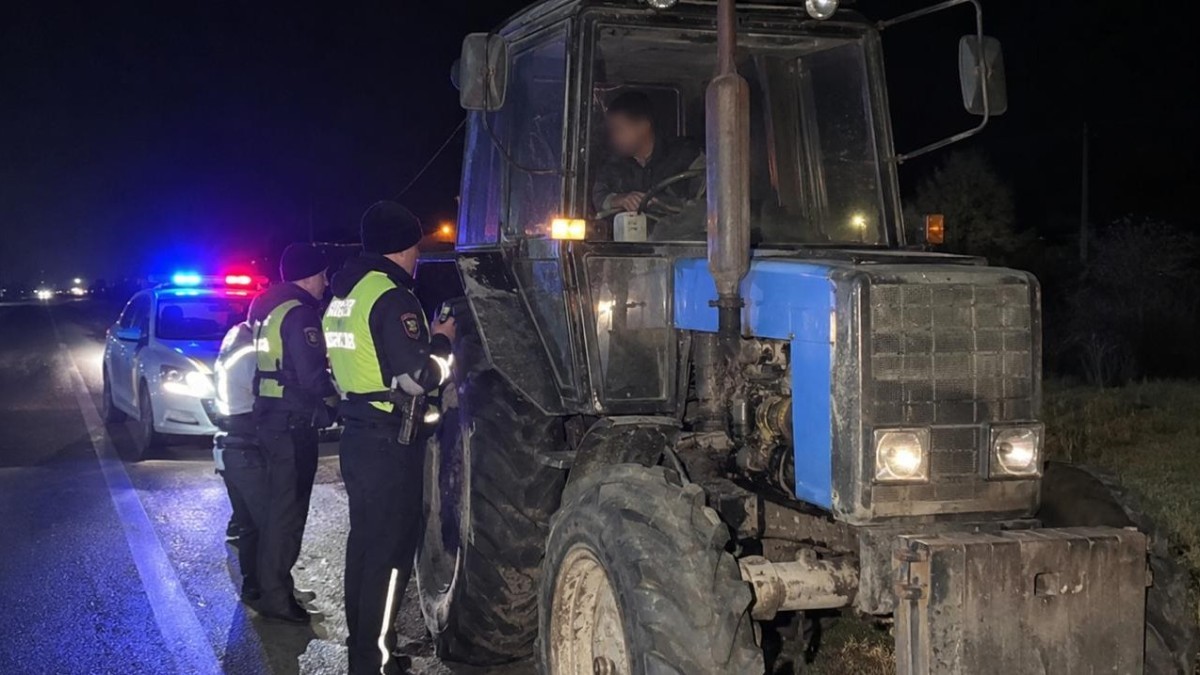 В ЗКО поймали пьяного тракториста